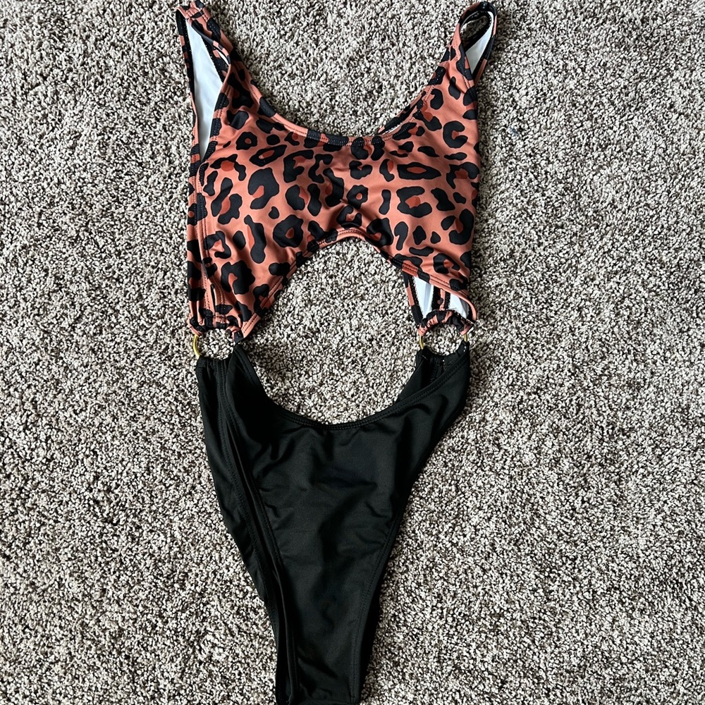High leg cut out one piece swimsuit